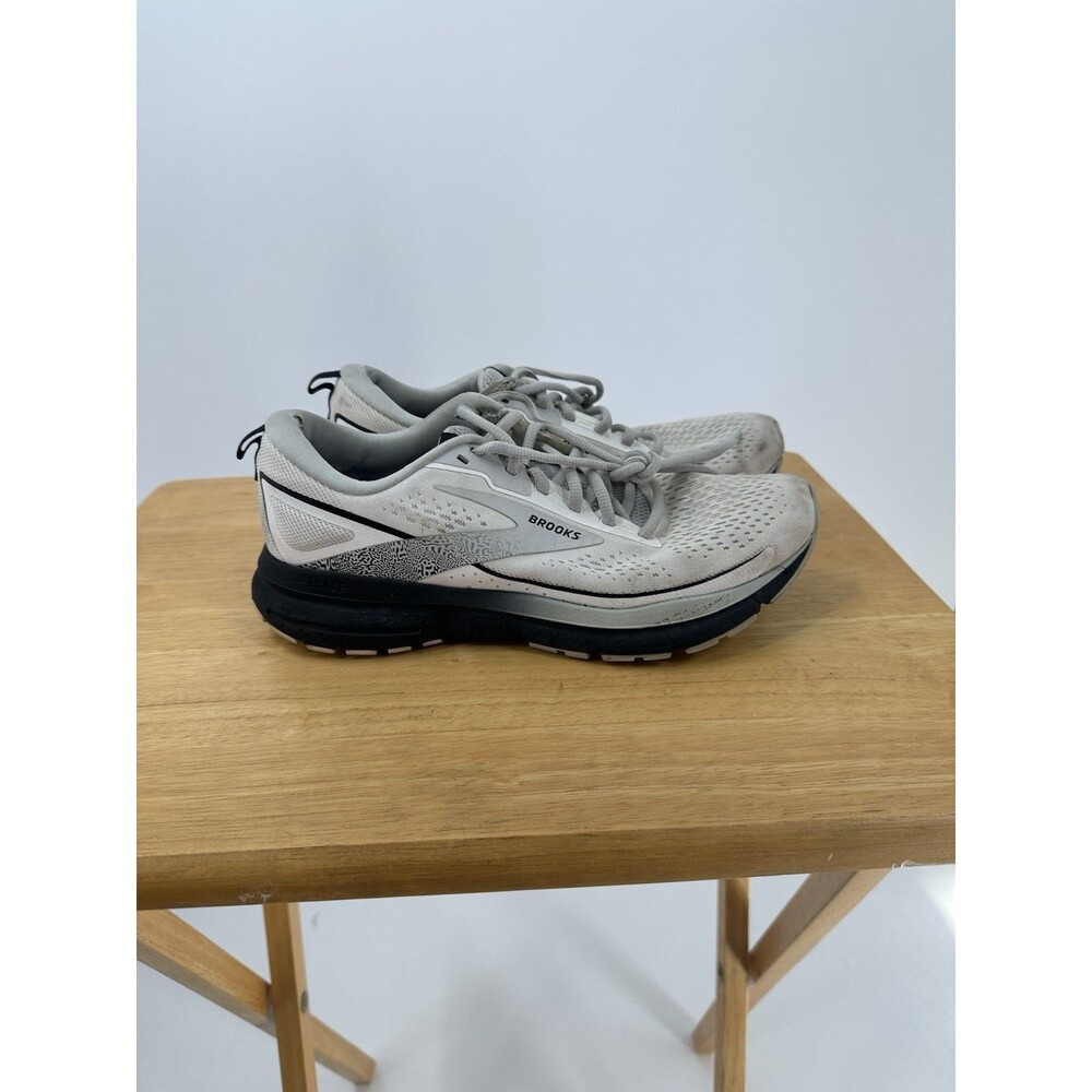 Brooks Trace 3 White Oyster Black Women's Size 9 Running Shoes
